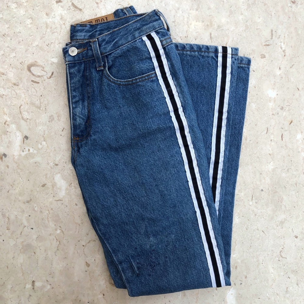 Side Stripe 90s Jeans
